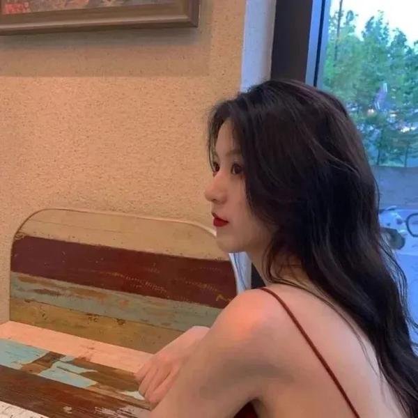 女士万岁海报